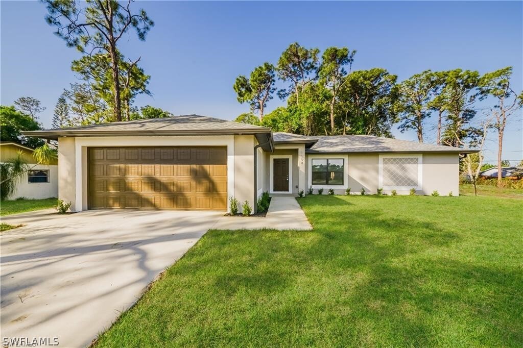 Foto principal - 8360 Bahamas Rd