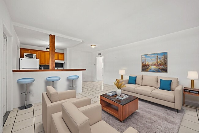 Building Photo - 5050 Bayview Dr