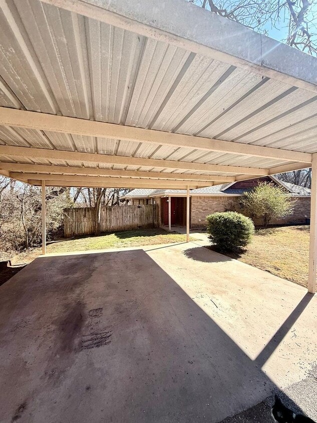 Building Photo - Country Charm Home with City Convenience