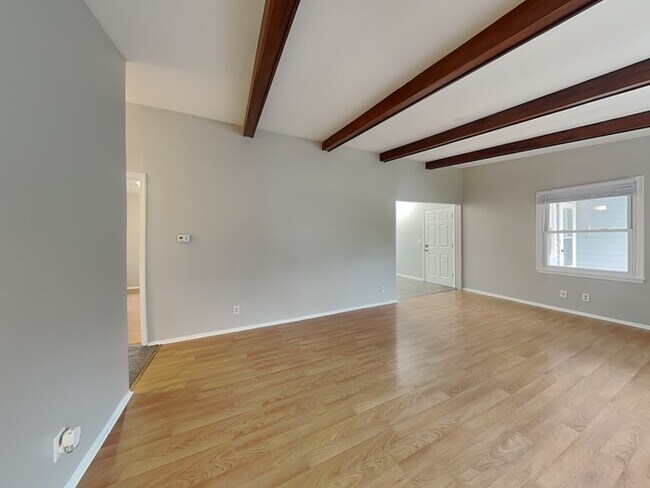 Foto del edificio - 2272 Hazel St N