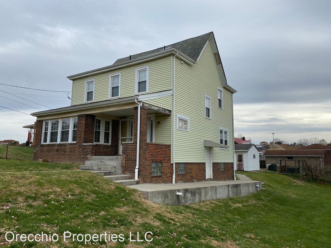 4 Br 1 Bath House 232 North 10th St House For Rent In Weirton Wv Apartments Com