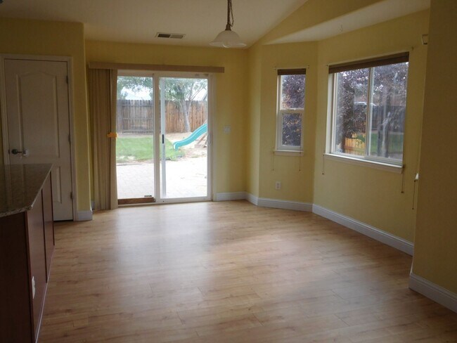 Foto del edificio - Large Home on large lot in Dayton Nevada