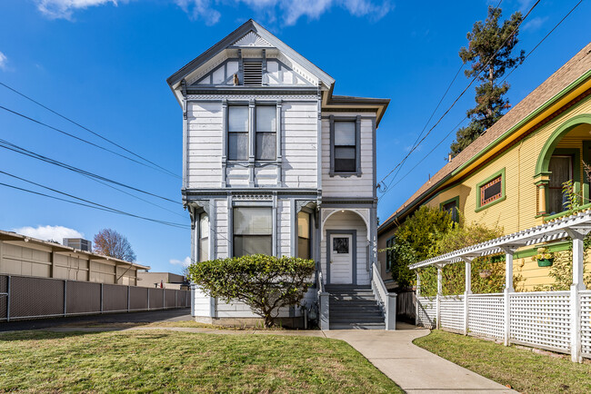 Building Photo - 1541 Bay St