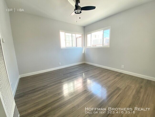 Building Photo - 4114 Rosewood Ave # 4 Los Angeles, CA 90004