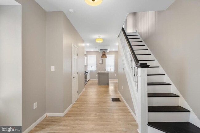 Building Photo - 945 Ashburton St