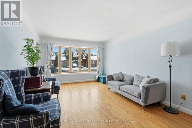 Photo du bâtiment - 940 Brucedale Ave E