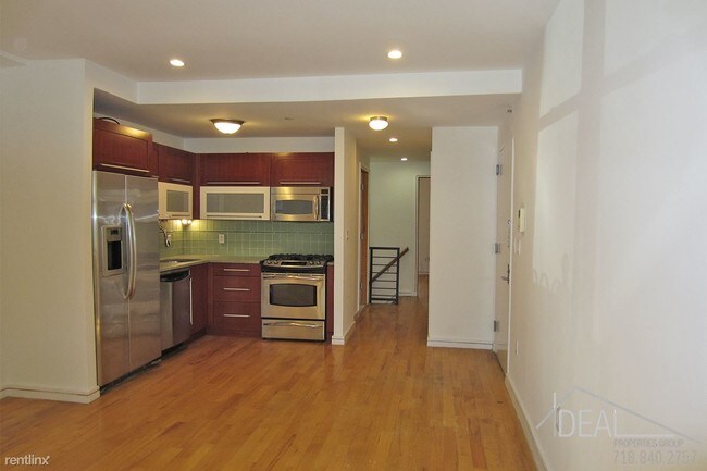 Building Photo - 705 6th Ave