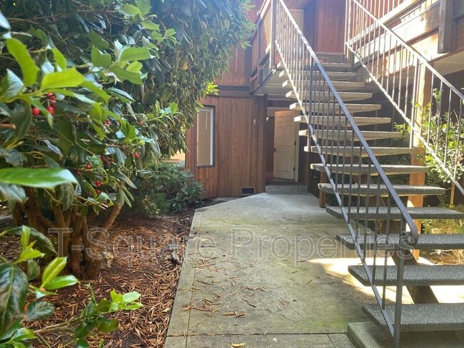 Foto del edificio - 7125 Rainier Dr