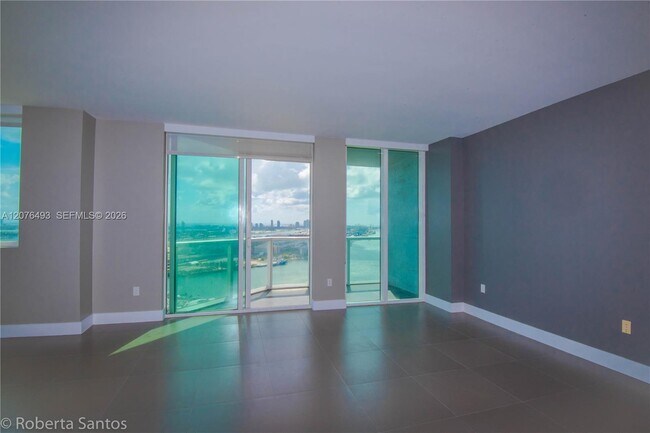 Foto del edificio - 244 Biscayne Blvd