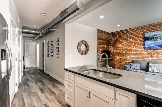 Interior Photo - 3102-3112 Vallejo St