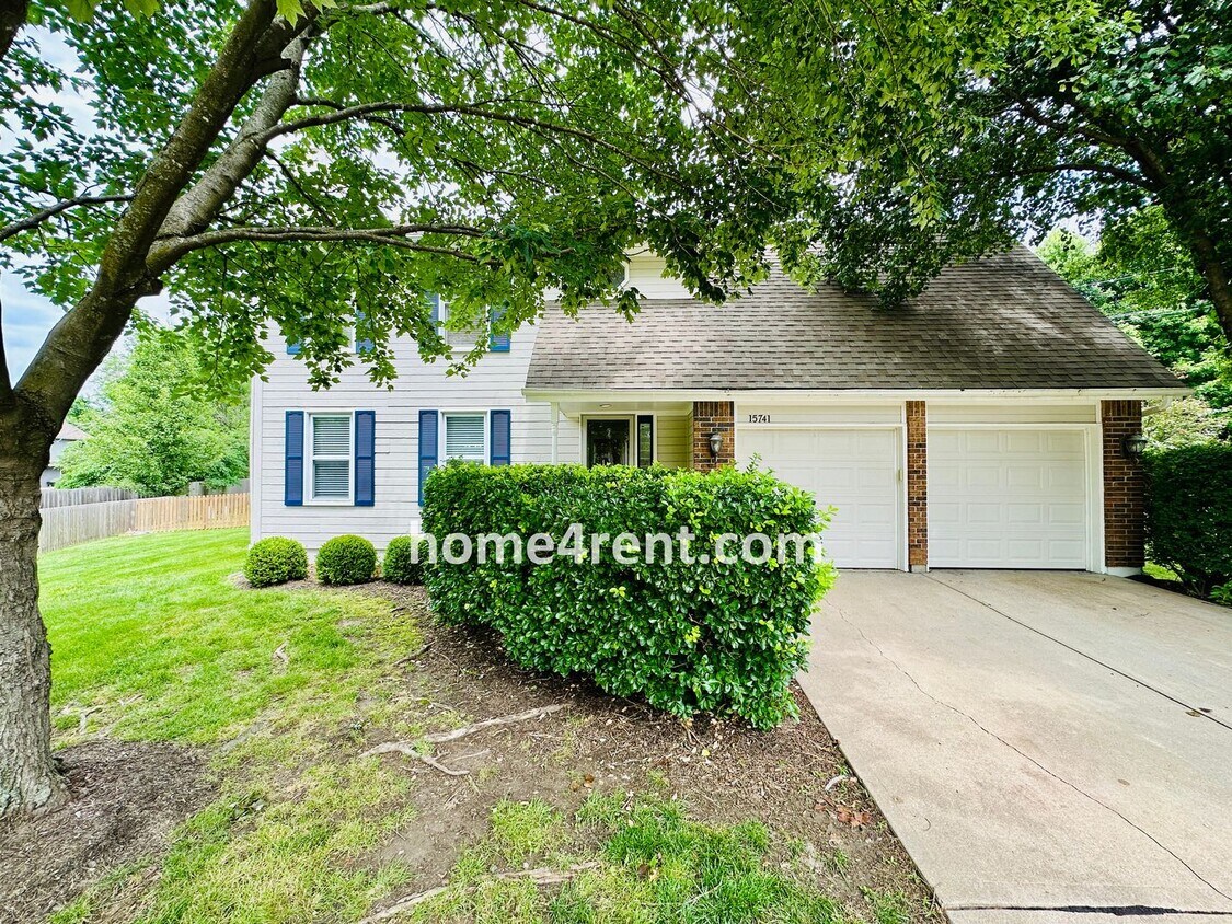 Foto principal - Blue Valley Schools w/ Hardwood Floors and...