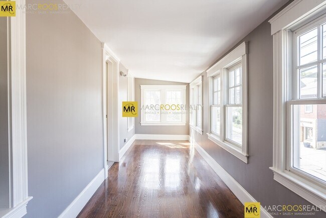 Foto del edificio - 390 Langley Rd