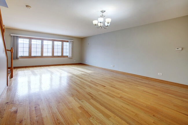 Building Photo - 762 W 26th St