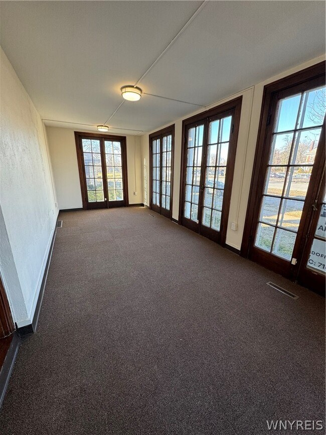 Foto del edificio - 81 Humboldt Pkwy