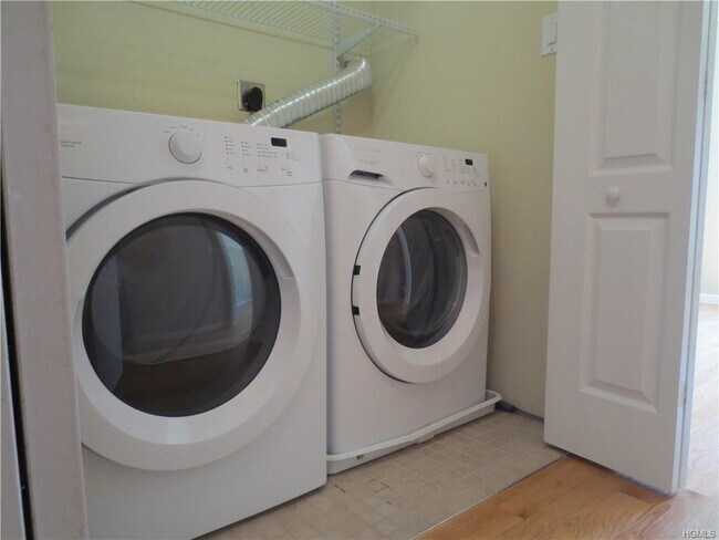 Building Photo - 9 Edison Ave