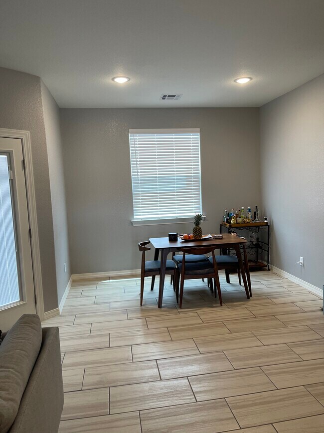 Foto del edificio - 4704 Marisabel Azcarate St