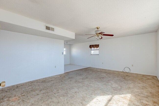 Foto del edificio - 6826 Austin Ave