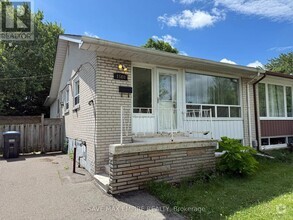 Building Photo - 1560 Sandgate Crescent