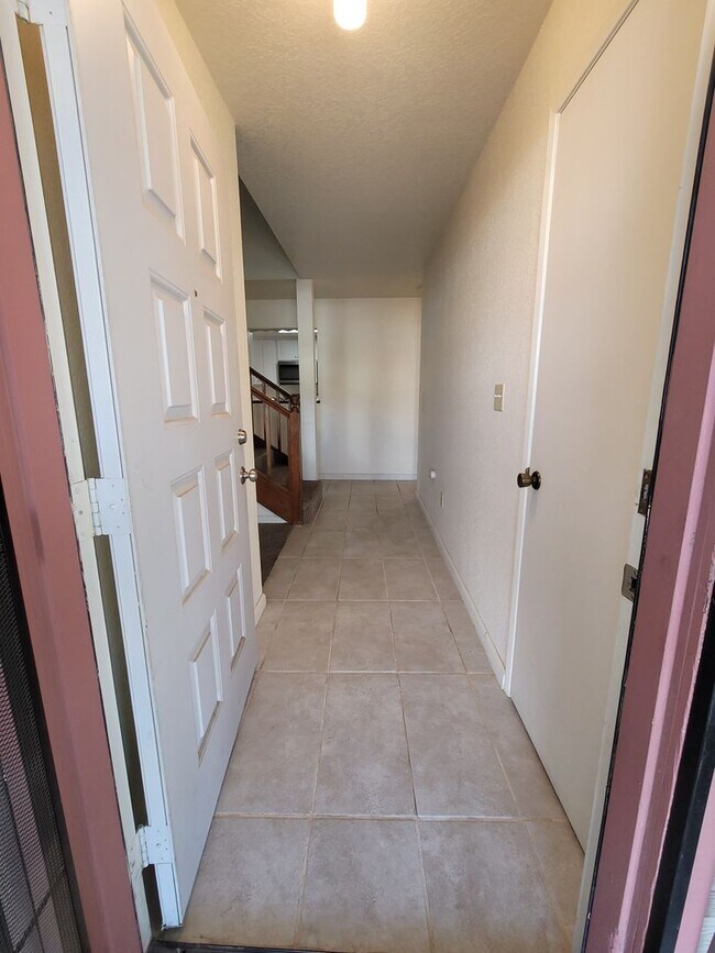 Foto del edificio - REDUCED! Spacious Home Available Now!!