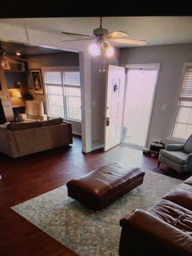 Foto del edificio - 3010 Taylorsville RD