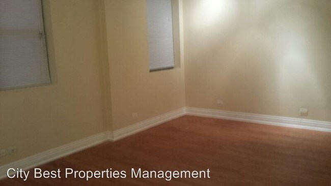 Building Photo - 7434 N Hermitage Ave