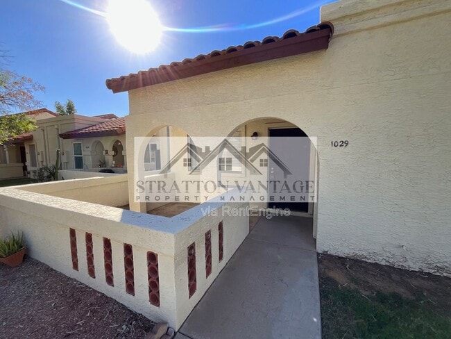 Building Photo - 5136 E Evergreen St