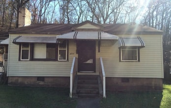 Building Photo - 2133 Thomas Ave