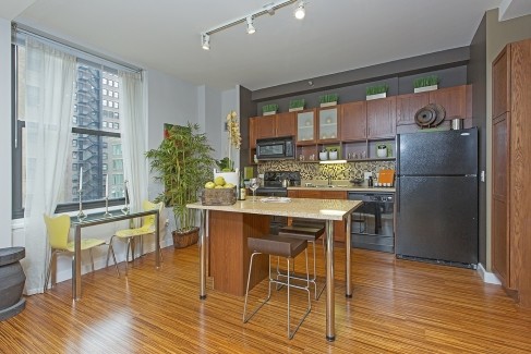 Building Photo - 65 E Lake St