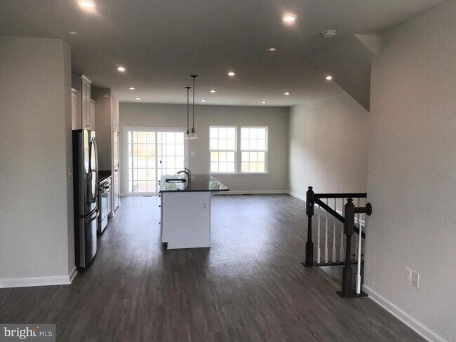 Building Photo - 508 Landing Dr