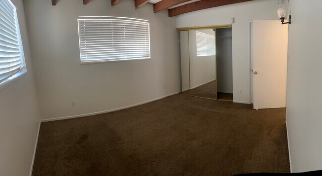 Building Photo - 12868 Catalpa Ave