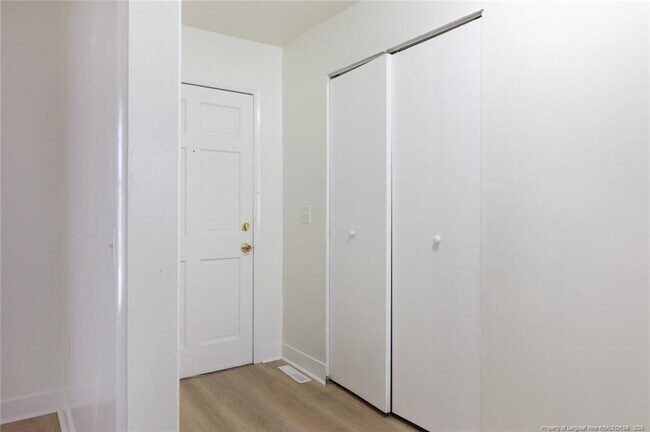 Foto del edificio - 1623 Van Buren Ave