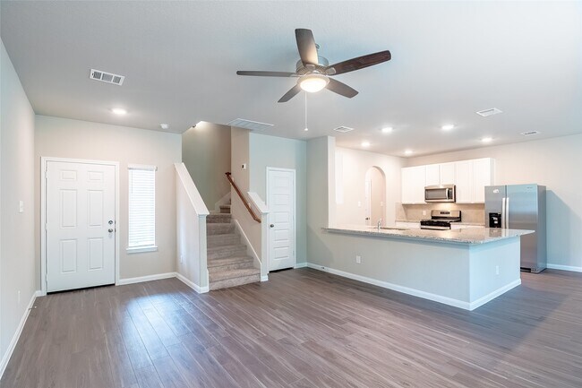 Building Photo - 2413 Tavo Trails Dr