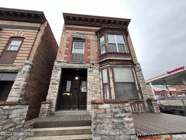 Building Photo - 169 Hoosick St