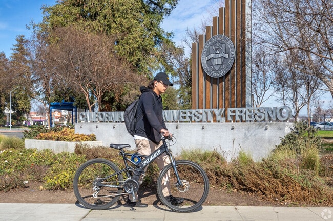 Students living in the Hoover area can bike to California State University Fresno.