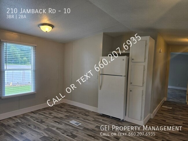 Building Photo - 210 Jamback Rd