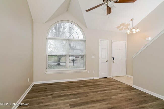 Foto del edificio - 6526 Bridle View Cir