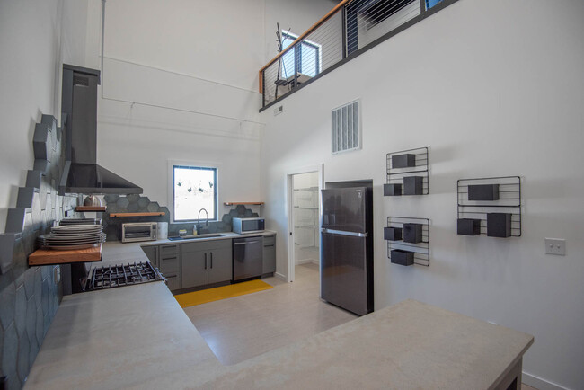 Building Photo - 215 S Jefferson Ave