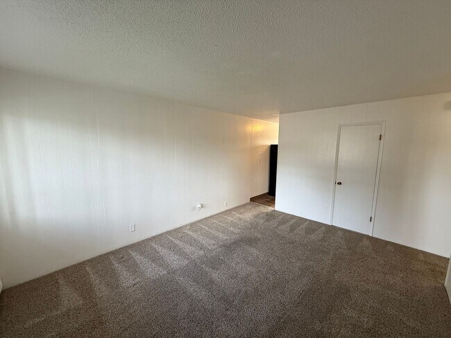 Building Photo - 550 SW Levens St