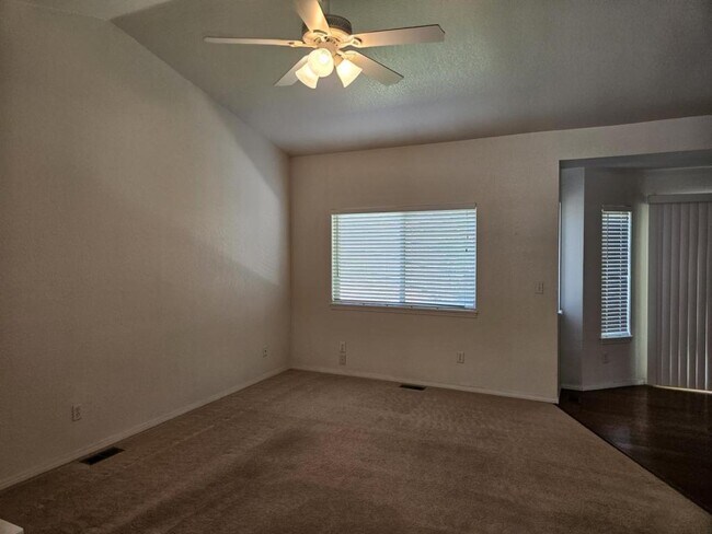 Foto del edificio - 500 Rider Ridge Dr