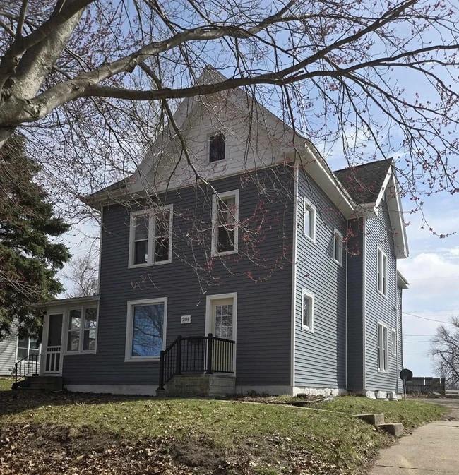 Building Photo - 708 Park St