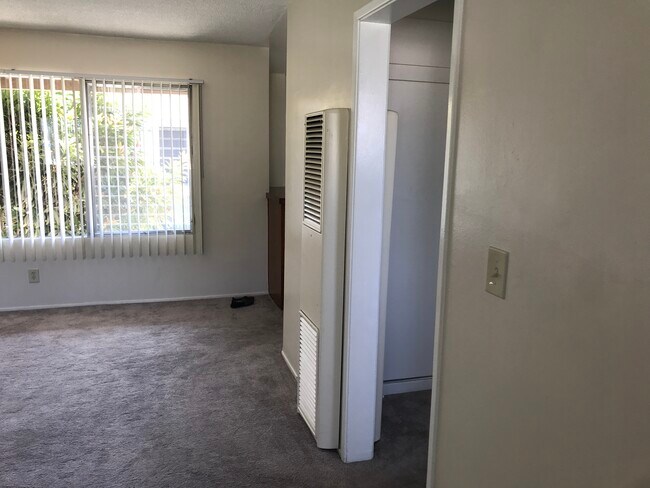 Foto del edificio - 11801 Stuart Dr