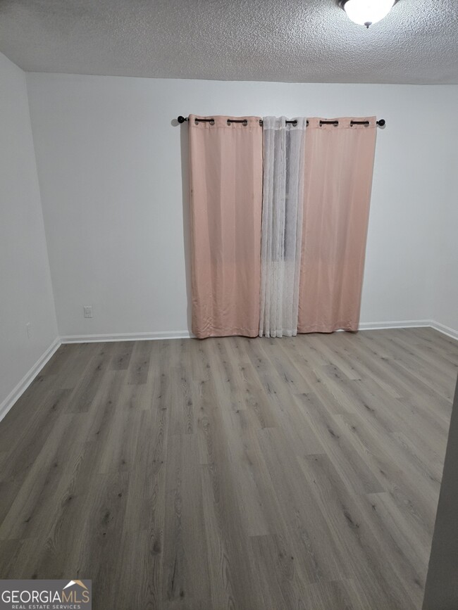 Foto del edificio - 4165 Pine Valley Rd