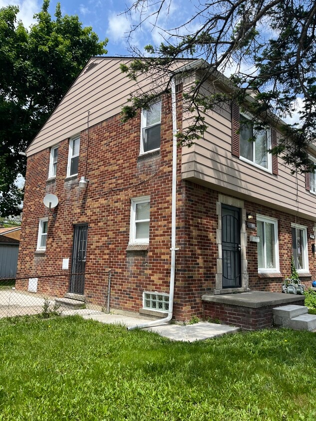 Foto principal - 19044 W Chicago St