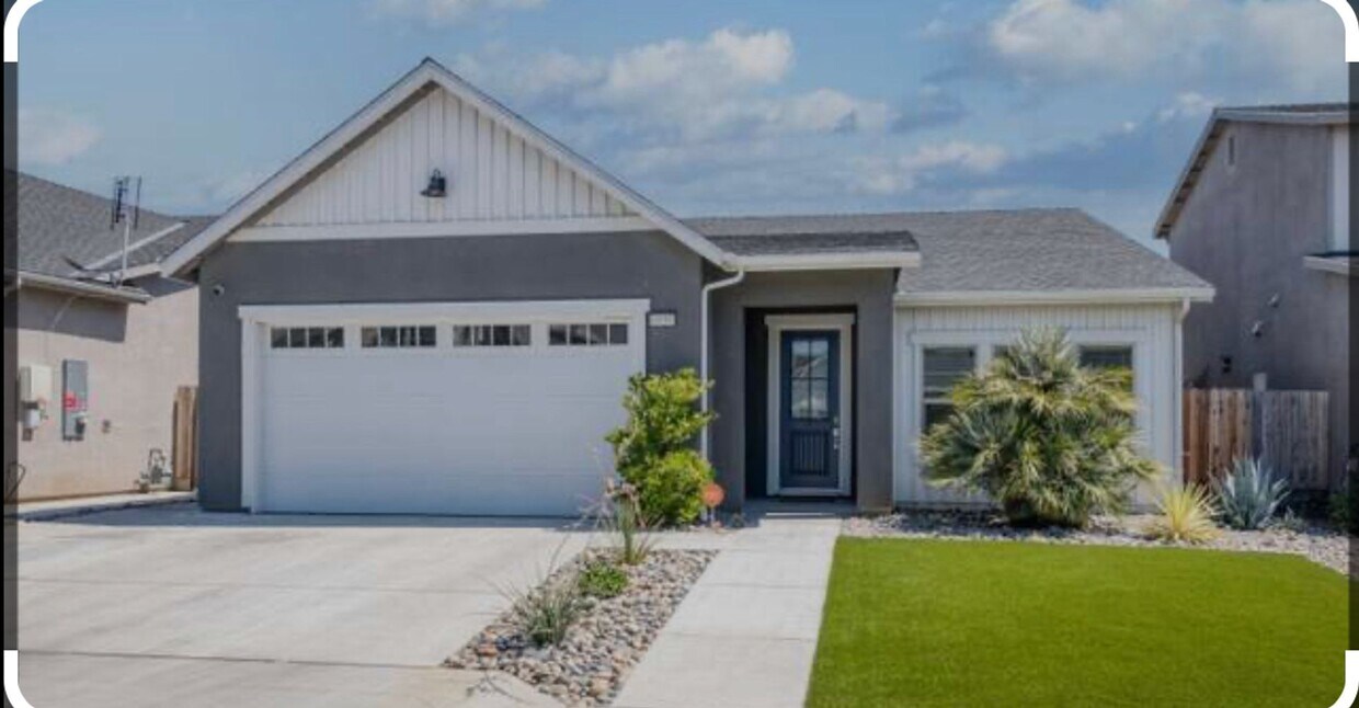 Primary Photo - Modern Single-Story Home with Open Layout ...
