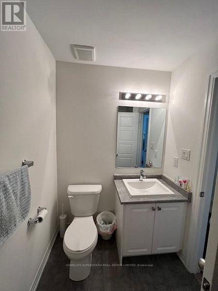 Building Photo - 221 Vivant St