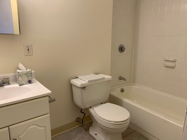 Building Photo - 1126 Boylston St