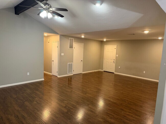 Building Photo - 2 S Hampton Cove