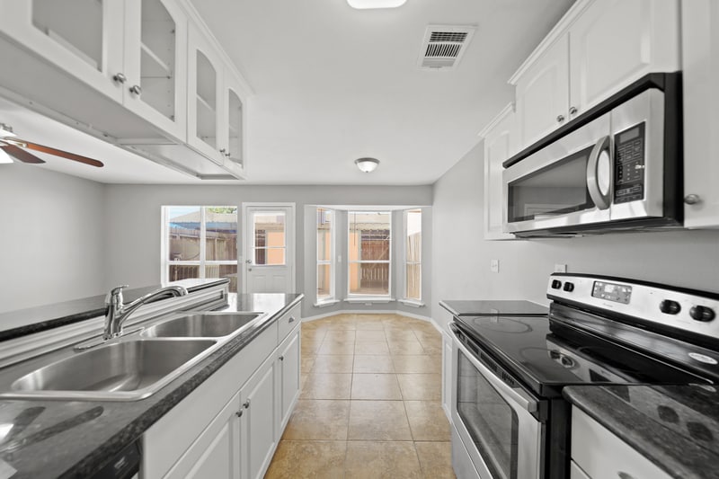 Foto principal - 13447 Castilian Dr