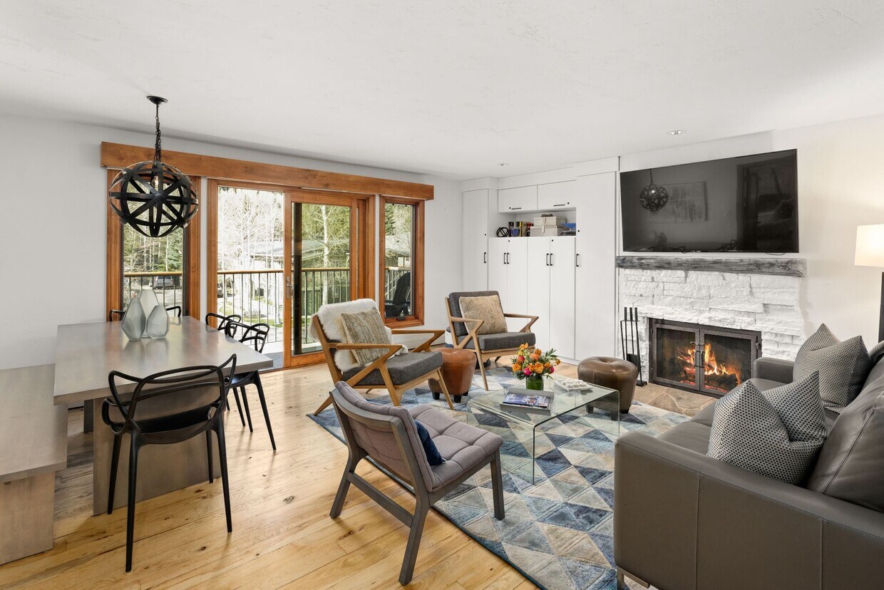 Foto principal - 1020 E Durant Ave
