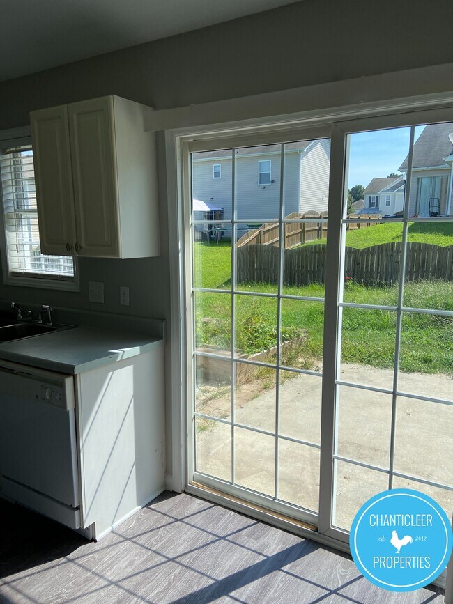 Foto del edificio - 1221 Topping Ln